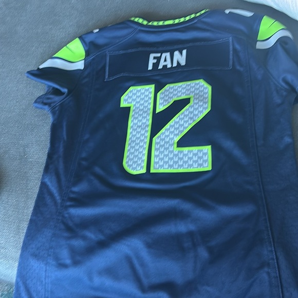 Women’s small Seattle Seahawks #12 jersey - Picture 3 of 4